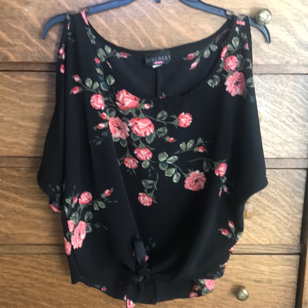 Gorgeous tie front cold shoulder top